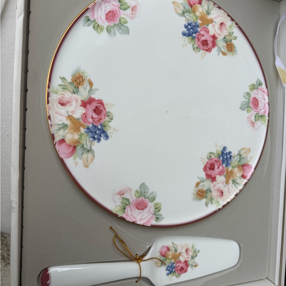 NEW Vintage Mikasa Bone China, Rosemead, Cake Plate and Server Set